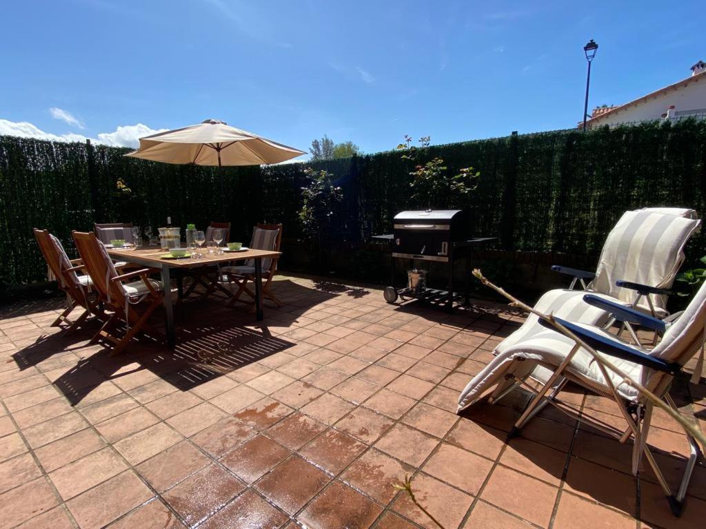 Apartamento En Complejo Residencial Rovacias Comillas Bagian luar foto
