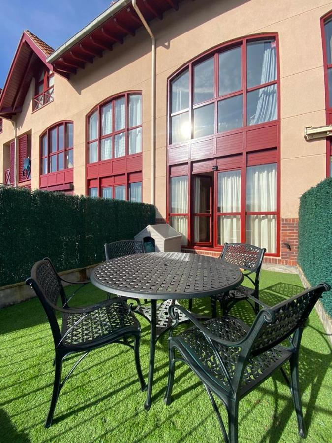 Apartamento En Complejo Residencial Rovacias Comillas Bagian luar foto