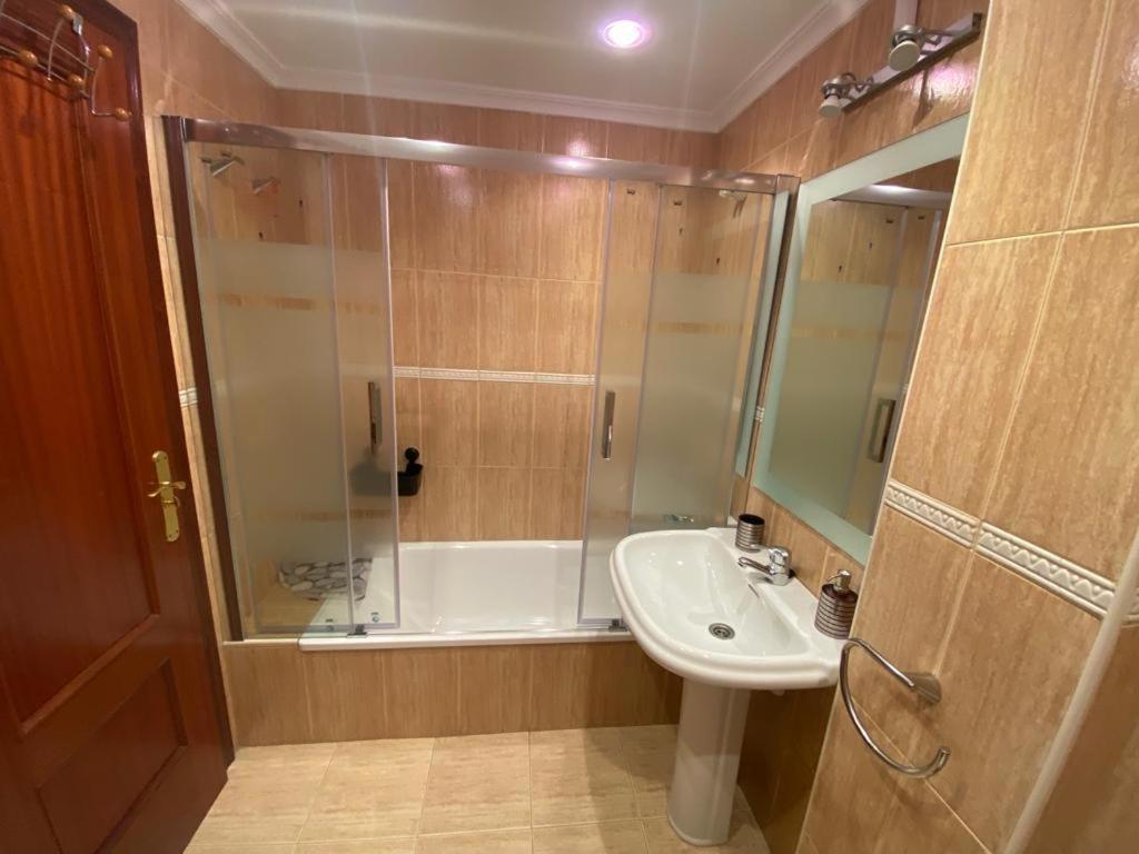 Apartamento En Complejo Residencial Rovacias Comillas Bagian luar foto